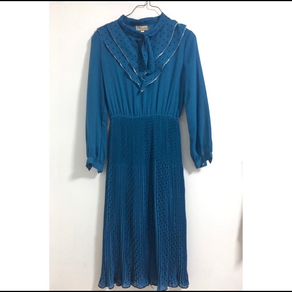 ⭐️ BOGO ⭐️ - VINTAGE BLUE & BLACK POLK A DOT PLEATED